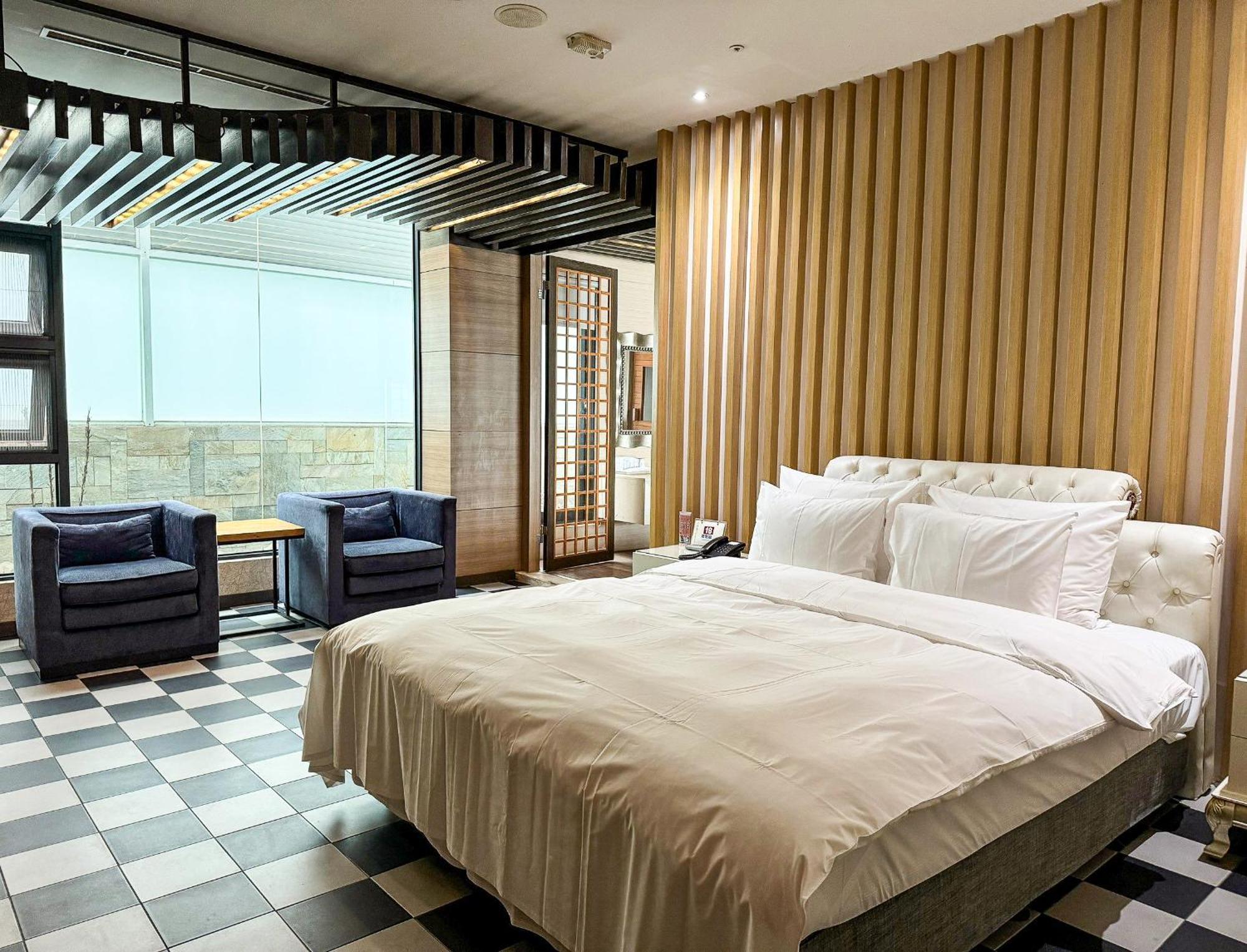 All-Ur Boutique Motel - Taichung Branch Exteriör bild