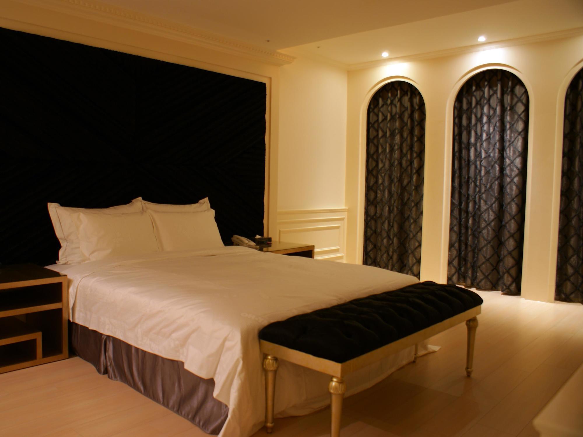 All-Ur Boutique Motel - Taichung Branch Exteriör bild