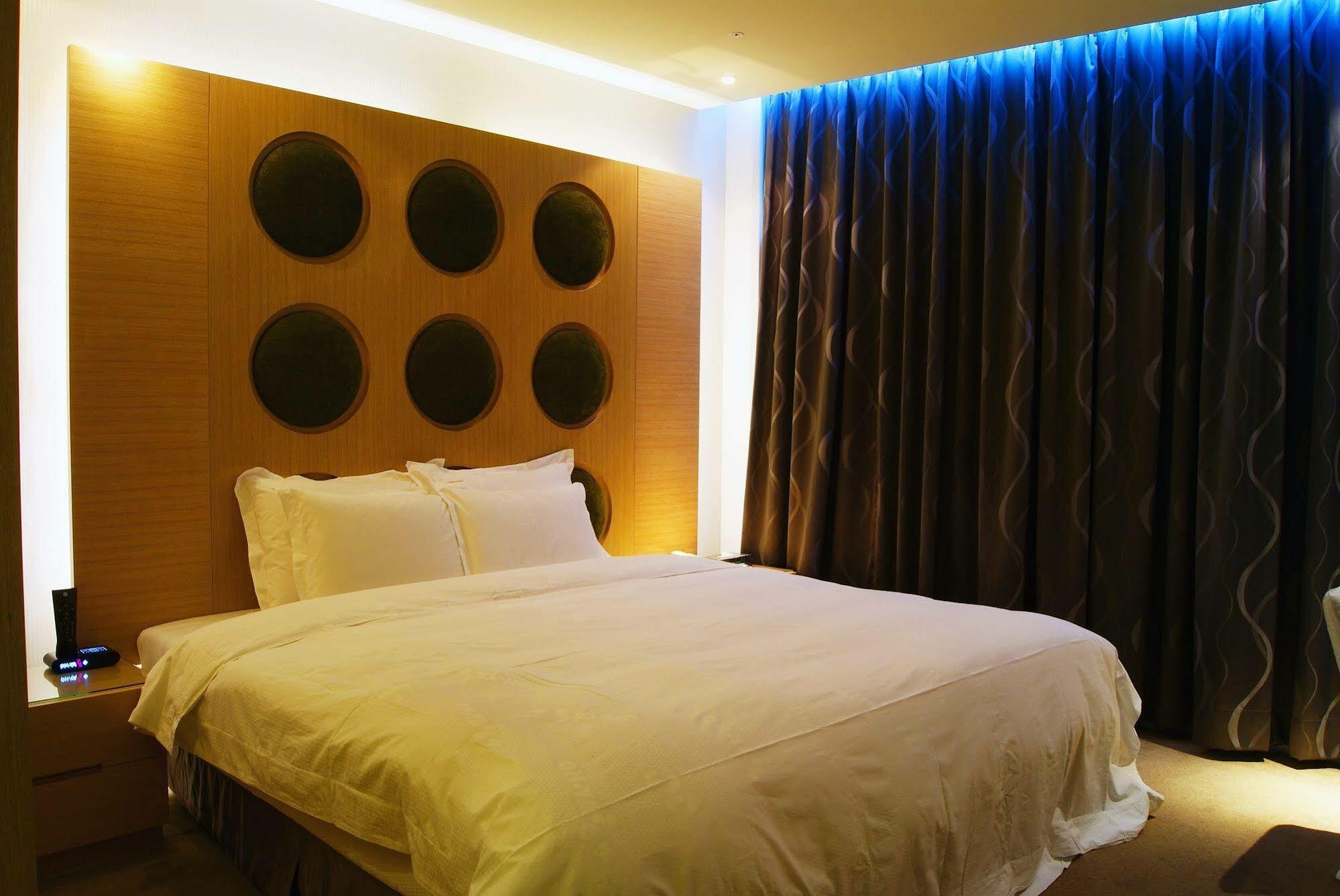 All-Ur Boutique Motel - Taichung Branch Exteriör bild