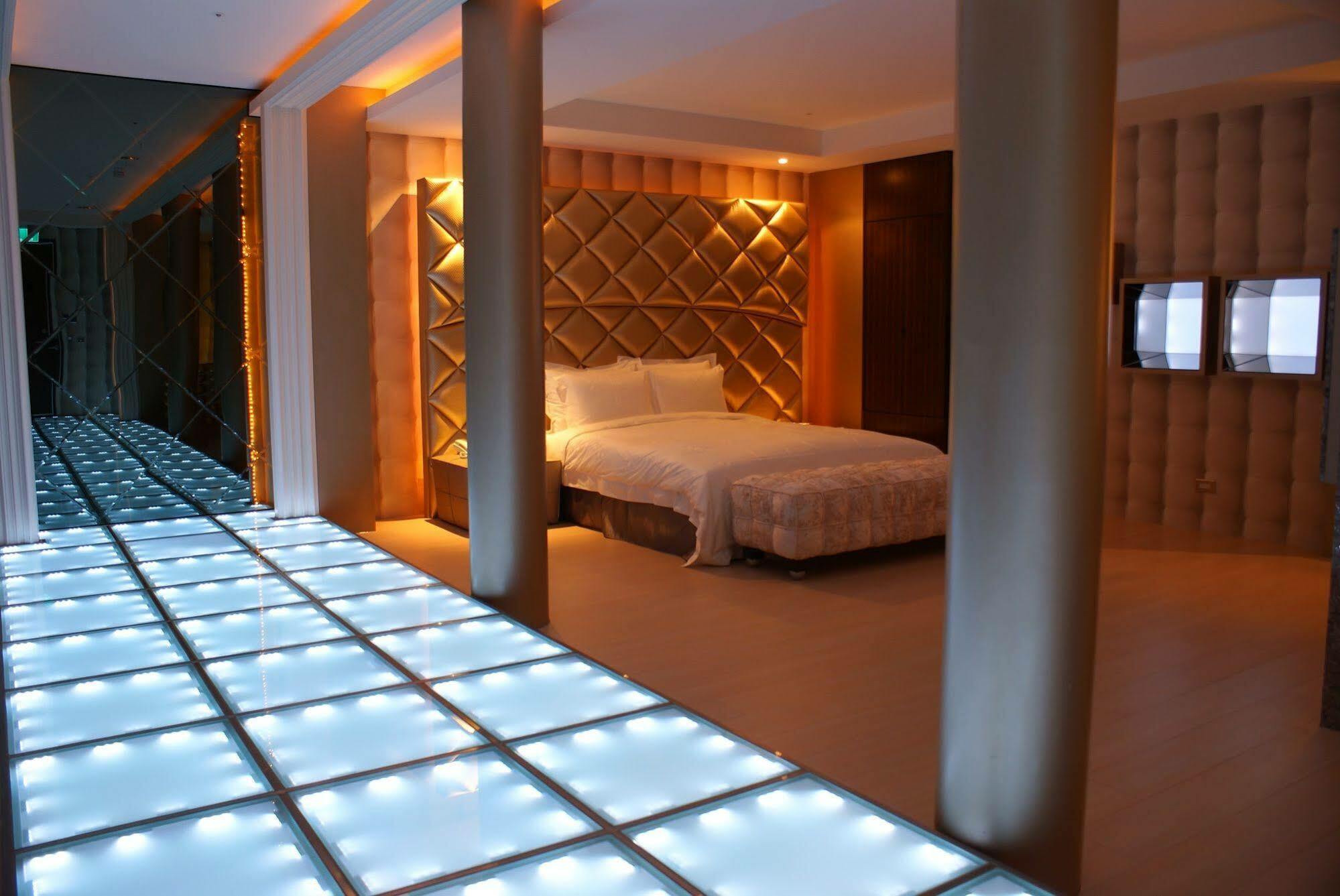 All-Ur Boutique Motel - Taichung Branch Exteriör bild